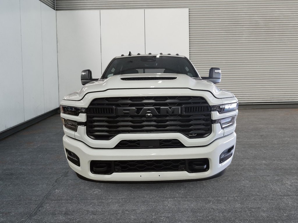2026 Ram 2500 BLACK EXPRESS in St-Jean-Sur-Richelieu, Quebec - 2 - w1024h768px