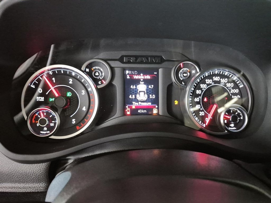2026 Ram 2500 BLACK EXPRESS in St-Jean-Sur-Richelieu, Quebec - 14 - w1024h768px