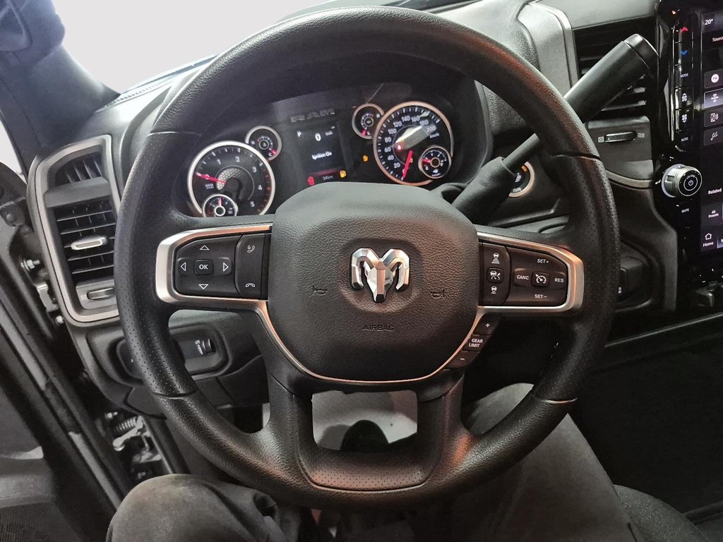 2026 Ram 2500 BLACK EXPRESS in St-Jean-Sur-Richelieu, Quebec - 12 - w1024h768px