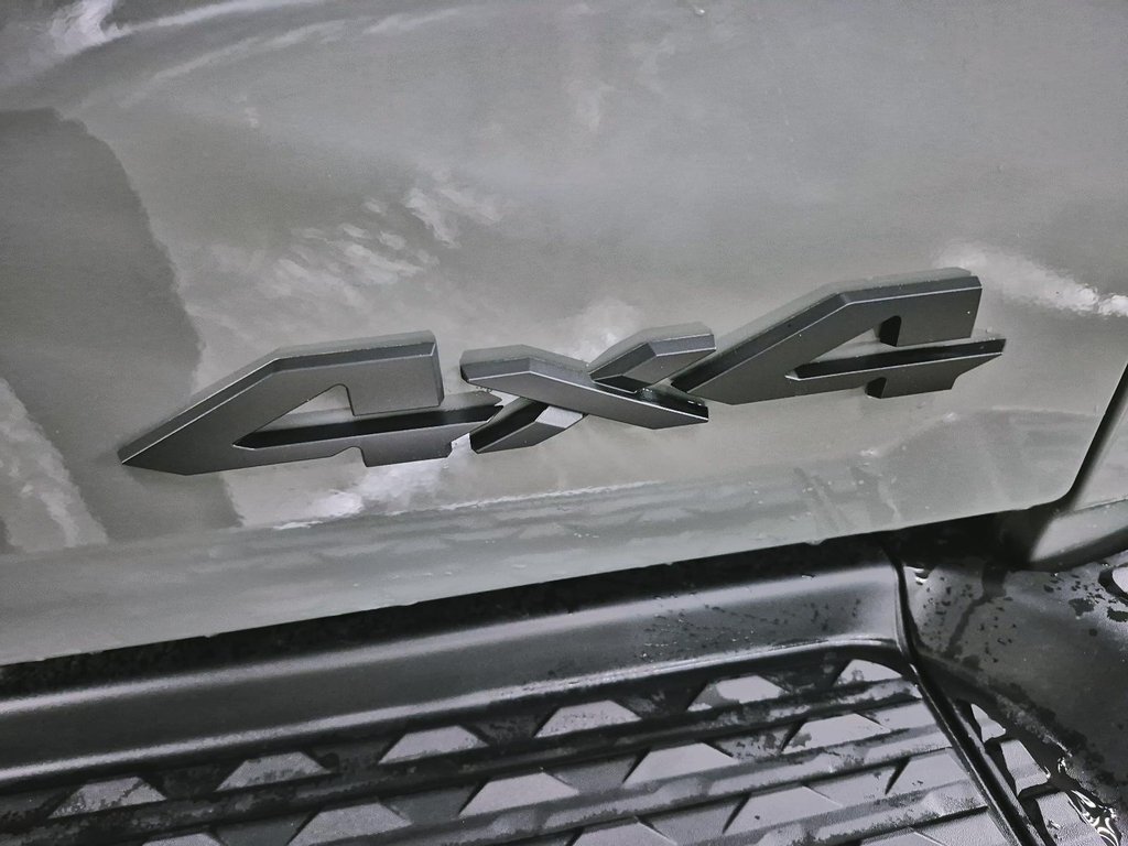 2026 Ram 2500 BLACK EXPRESS in St-Jean-Sur-Richelieu, Quebec - 16 - w1024h768px