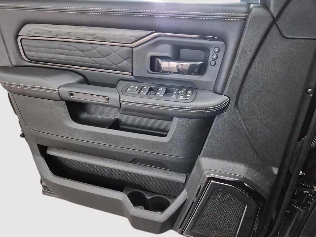 2026 Ram 2500 LIMITED in Sherbrooke, Quebec - 11 - w1024h768px