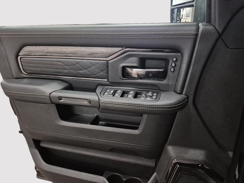 2026 Ram 2500 LIMITED in Sherbrooke, Quebec - 11 - w1024h768px