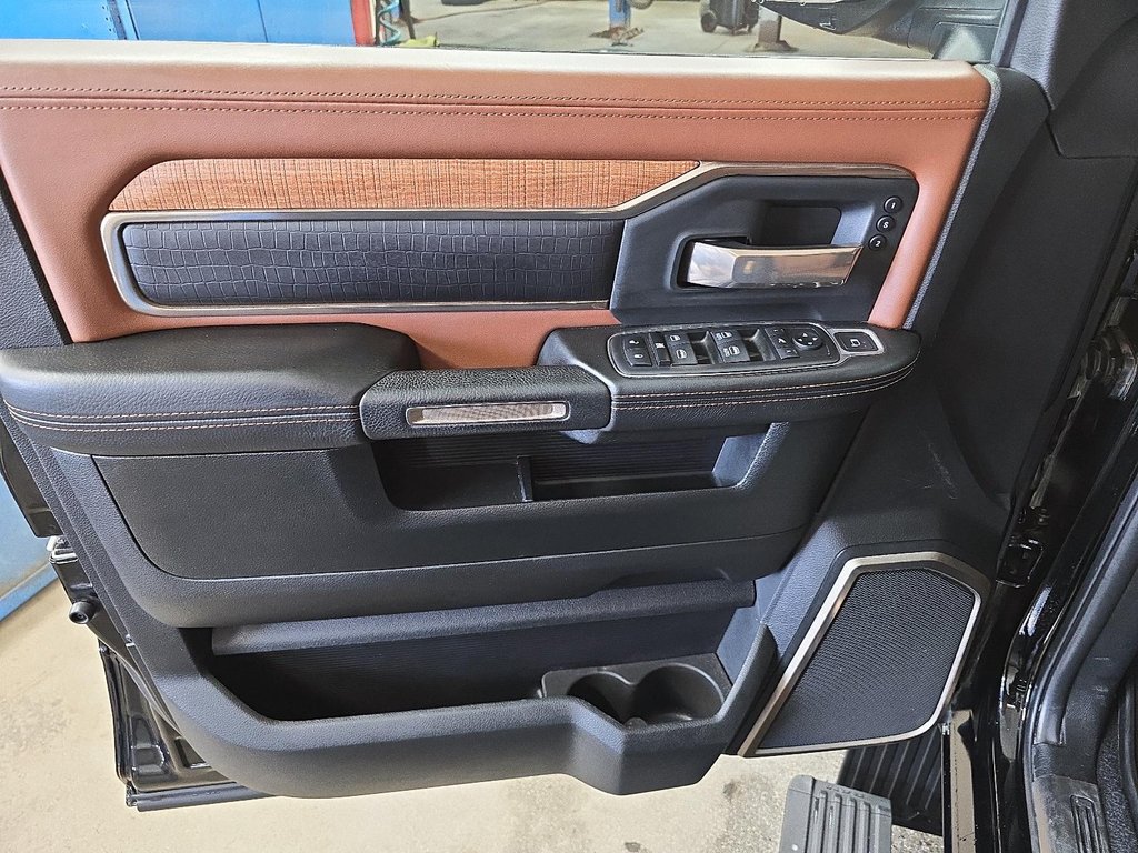Ram 3500 LARAMIE LONGHORN 4X4 CREW CAB 2019 à Sherbrooke, Québec - 11 - w1024h768px