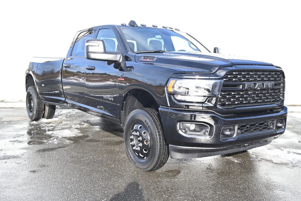 2024 Ram 3500 BIG HORN in St-Jean-Sur-Richelieu, Quebec - 2 - w1024h768px