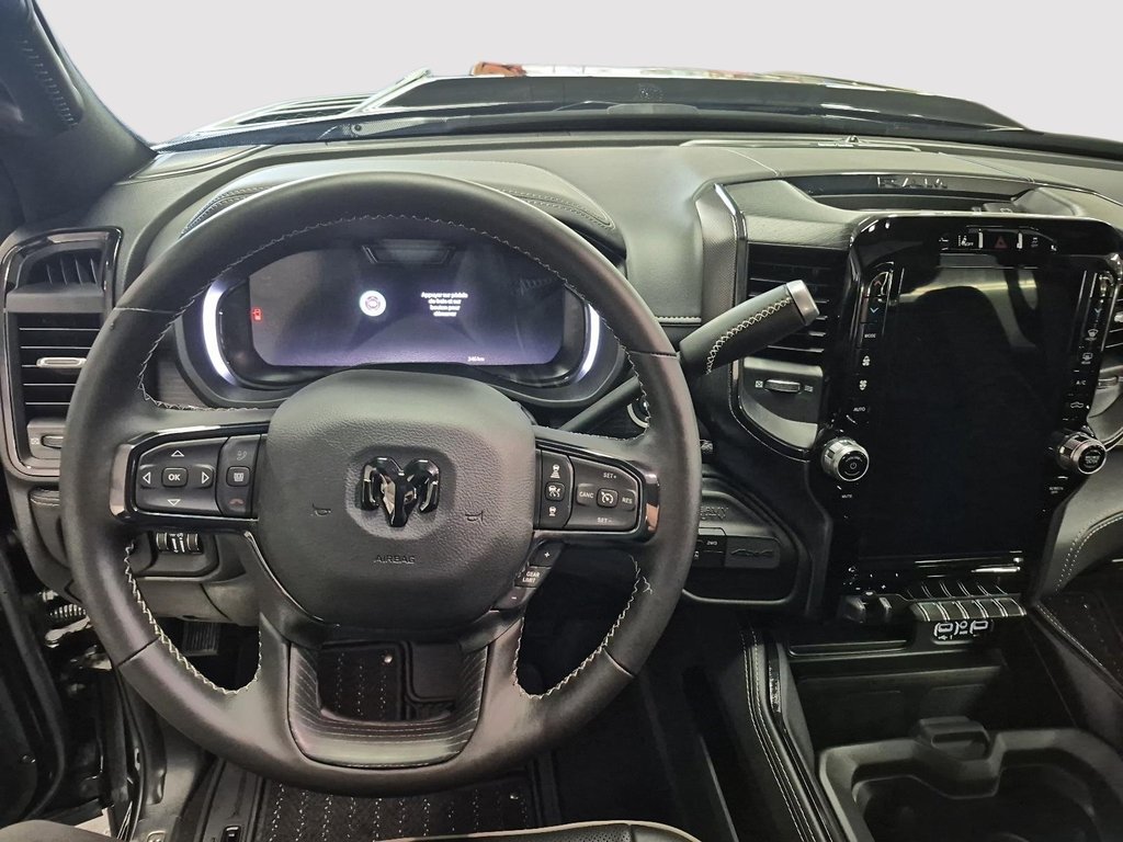 Ram 3500 LIMITED 4X4 CREW CAB NIGHT EDITION // ROUE DOUBLE 2024 à Sherbrooke, Québec - 10 - w1024h768px