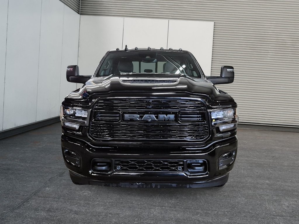 Ram 3500 LIMITED 4X4 CREW CAB NIGHT EDITION // ROUE DOUBLE 2024 à Sherbrooke, Québec - 2 - w1024h768px