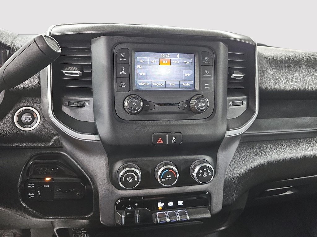 Ram 3500 BIG HORN / 3500 / CUMMINS HO 2024 à Sherbrooke, Québec - 19 - w1024h768px