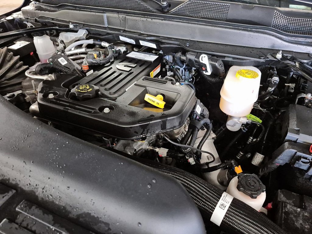 2025 Ram 3500 in Sherbrooke, Quebec - 8 - w1024h768px
