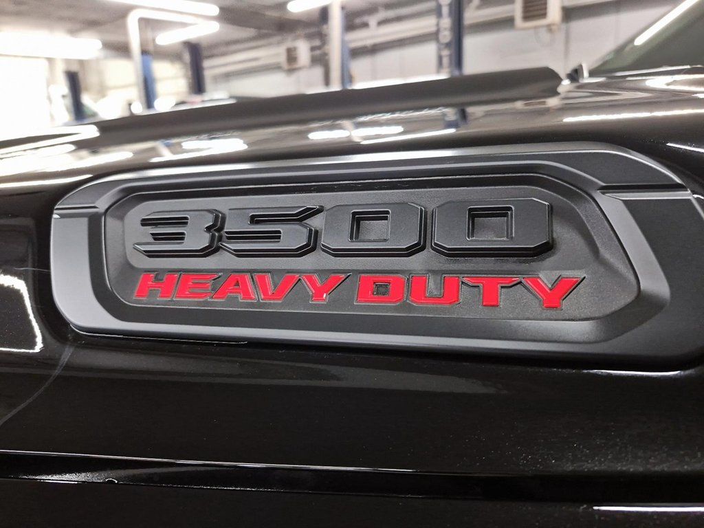 2026 Ram 3500 BIG HORN in Sherbrooke, Quebec - 6 - w1024h768px