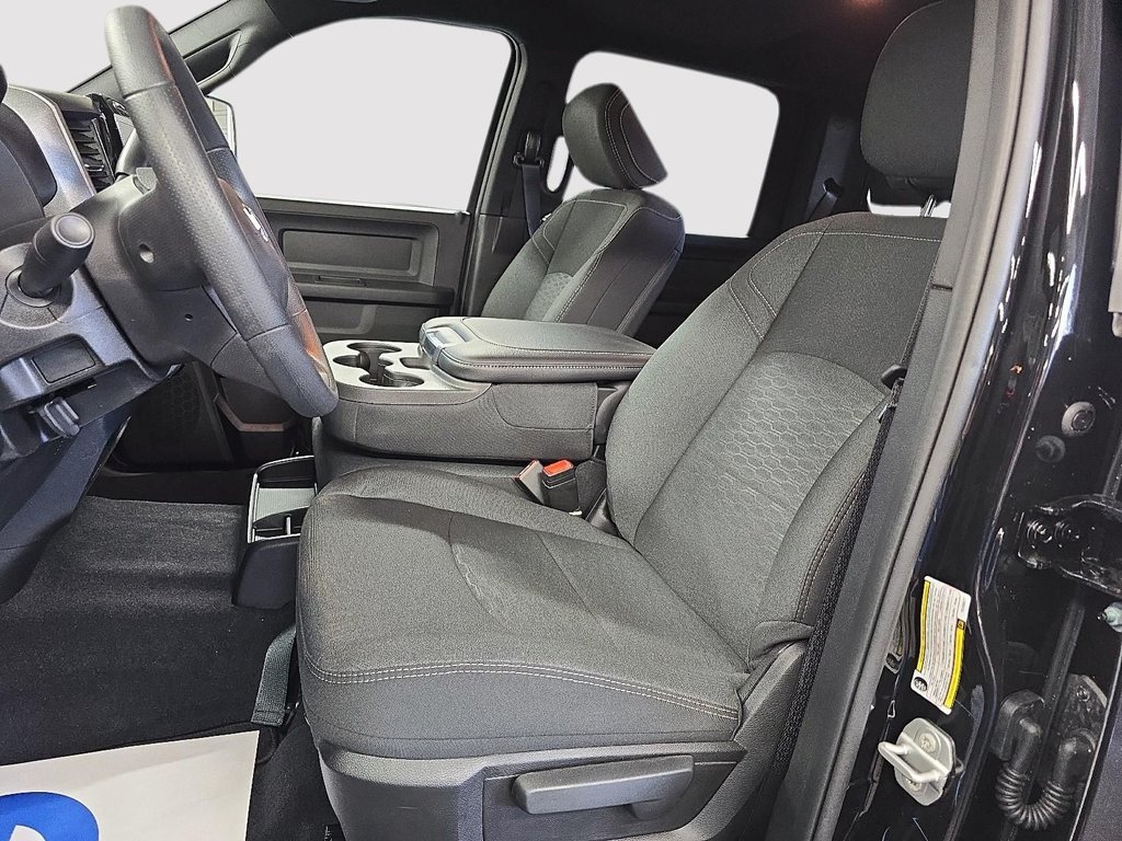 2026 Ram 3500 TRADESMAN in St-Jean-Sur-Richelieu, Quebec - 9 - w1024h768px