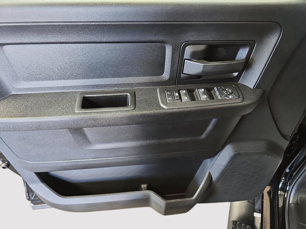 2026 Ram 3500 TRADESMAN in St-Jean-Sur-Richelieu, Quebec - 13 - w1024h768px