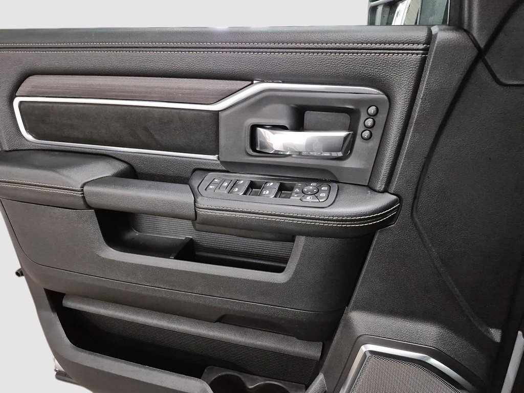 2026 Ram 3500 LARAMIE in Sherbrooke, Quebec - 11 - w1024h768px