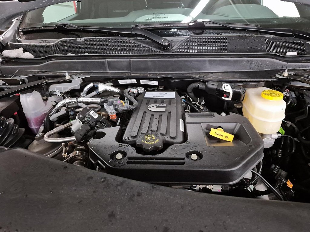 2026 Ram 3500 LARAMIE in Sherbrooke, Quebec - 8 - w1024h768px