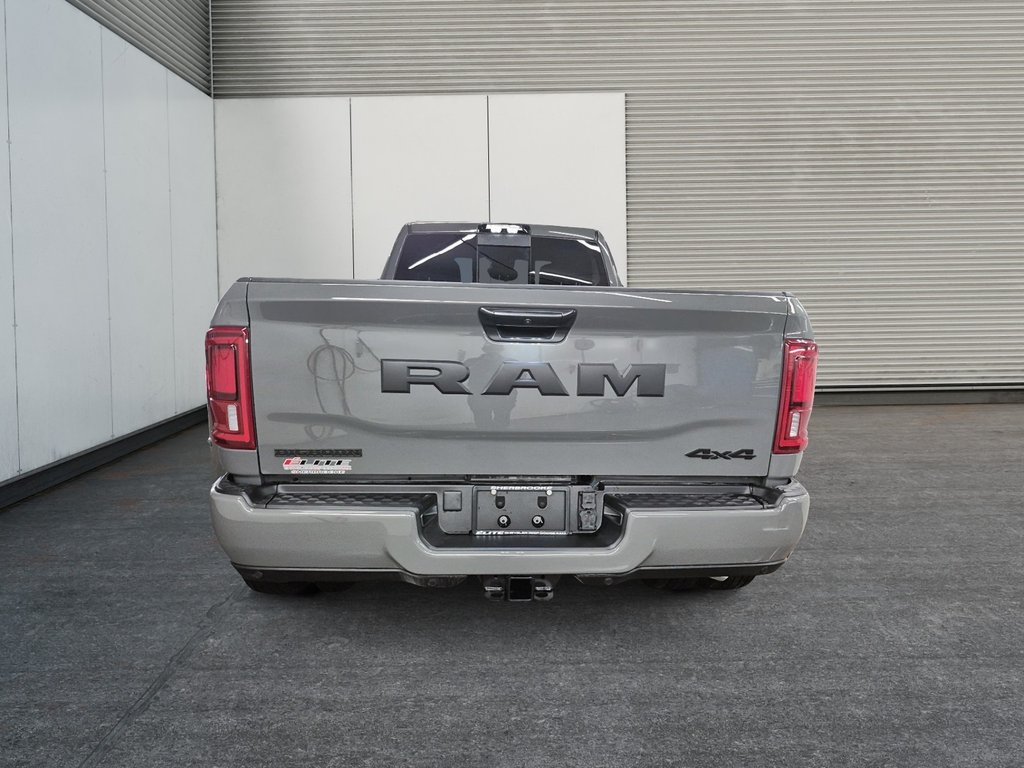 2026 Ram 3500 BIG HORN in Sherbrooke, Quebec - 3 - w1024h768px