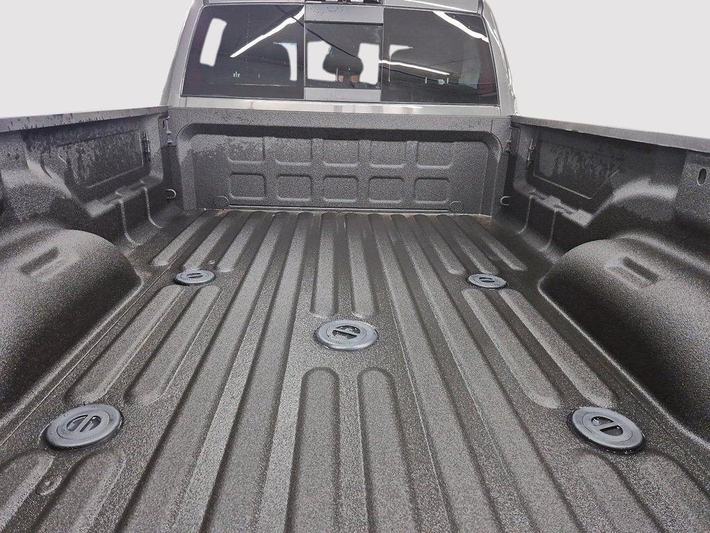 2026 Ram 3500 BIG HORN in Sherbrooke, Quebec - 17 - w1024h768px