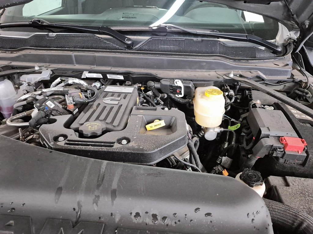2026 Ram 3500 BIG HORN in Sherbrooke, Quebec - 8 - w1024h768px