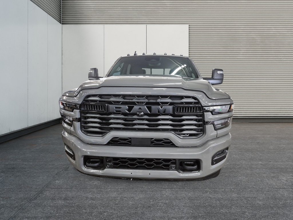 2026 Ram 3500 BIG HORN in Sherbrooke, Quebec - 2 - w1024h768px