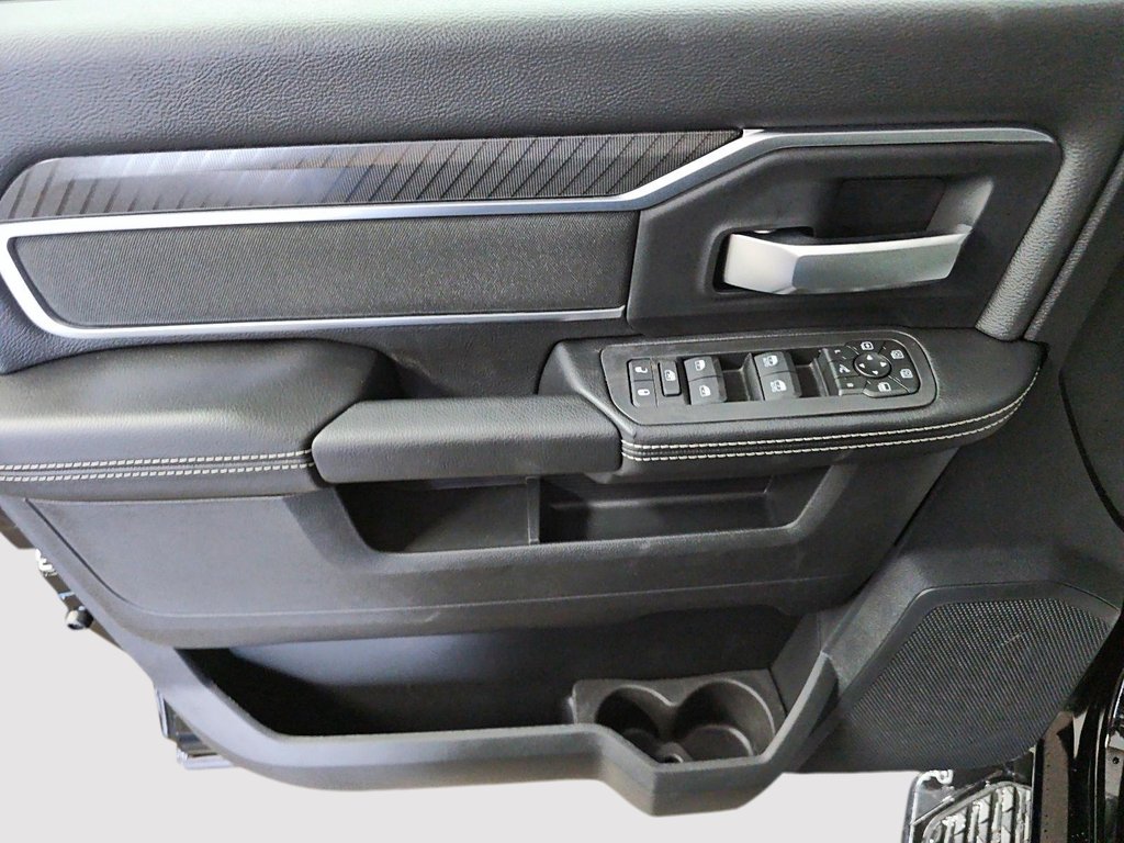 2026 Ram 3500 BIG HORN in Sherbrooke, Quebec - 11 - w1024h768px