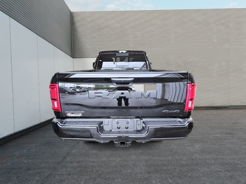 2026 Ram 3500 BIG HORN in Sherbrooke, Quebec - 3 - w1024h768px