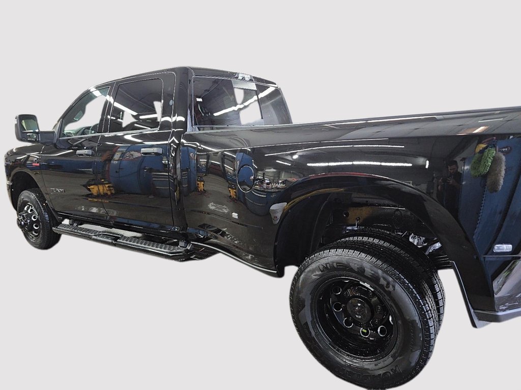 2026 Ram 3500 BIG HORN in Sherbrooke, Quebec - 4 - w1024h768px