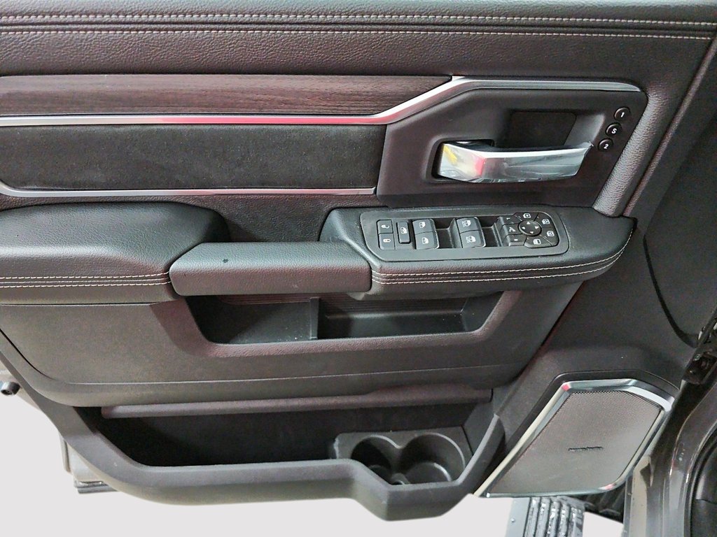 2026 Ram 3500 LARAMIE in St-Jean-Sur-Richelieu, Quebec - 11 - w1024h768px