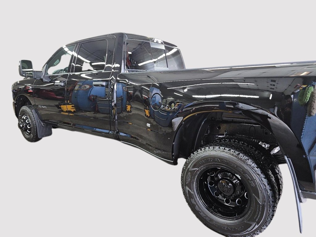 2026 Ram 3500 BIG HORN in Sherbrooke, Quebec - 4 - w1024h768px