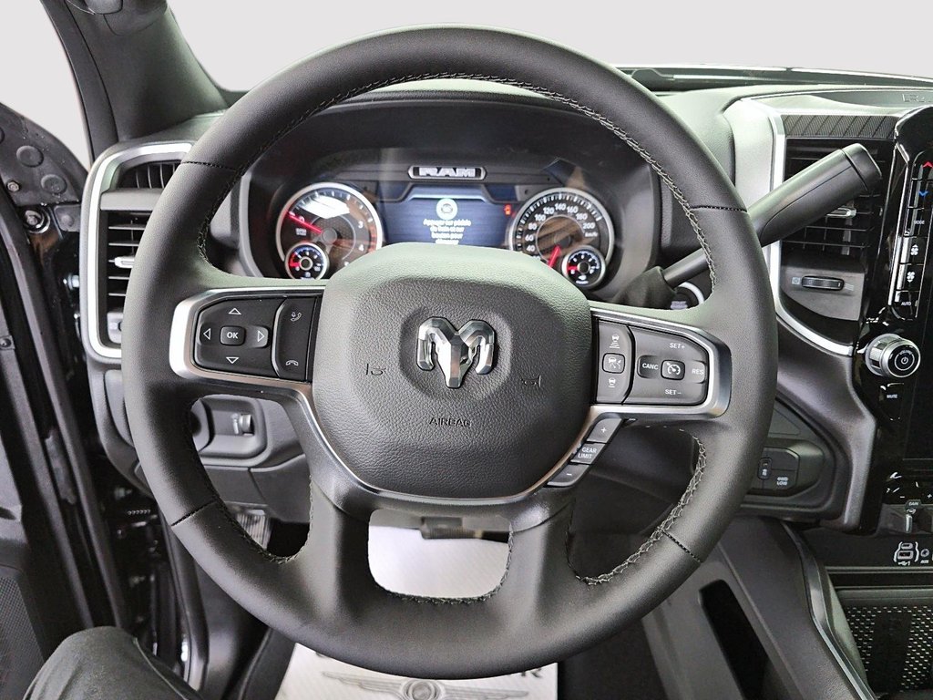 2026 Ram 3500 BIG HORN in Sherbrooke, Quebec - 12 - w1024h768px