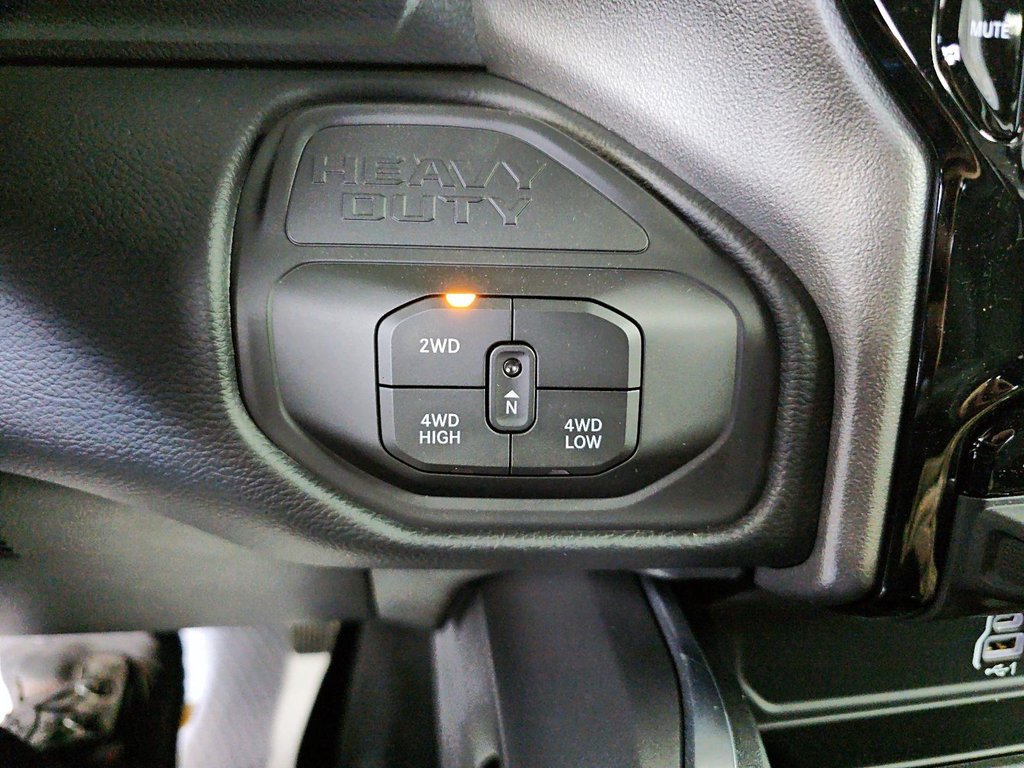 2026 Ram 3500 BIG HORN in Sherbrooke, Quebec - 16 - w1024h768px
