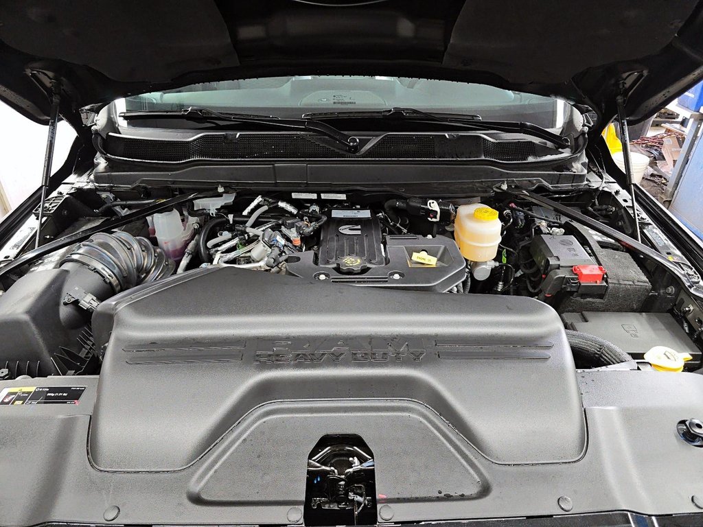 2026 Ram 3500 BIG HORN in Sherbrooke, Quebec - 8 - w1024h768px