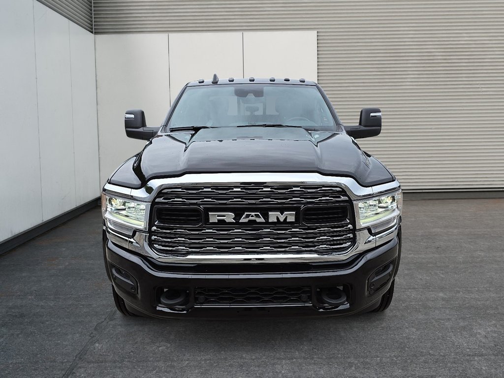 Ram 5500 Chassis LIMITED 4X4 CREW CAB // 60 CA // DIESEL 2024 à Sherbrooke, Québec - 2 - w1024h768px