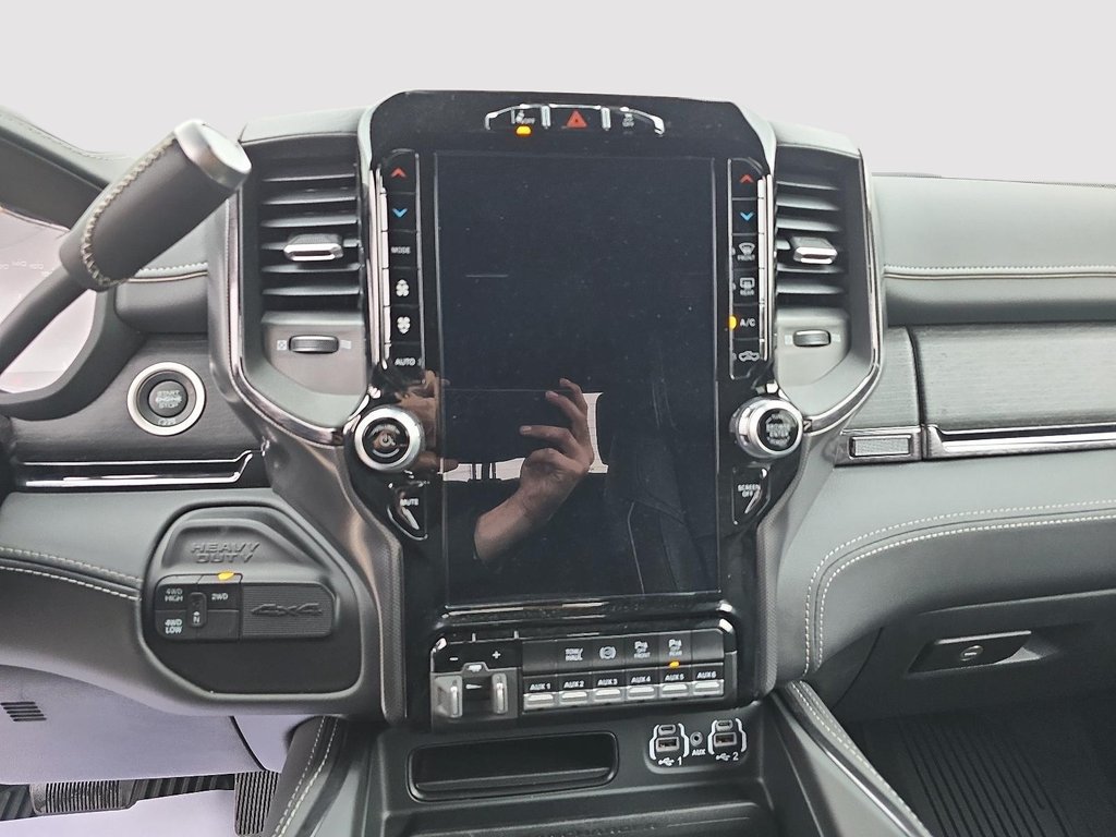 Ram 5500 Chassis LIMITED 4X4 CREW CAB // 60 CA // DIESEL 2024 à Sherbrooke, Québec - 18 - w1024h768px