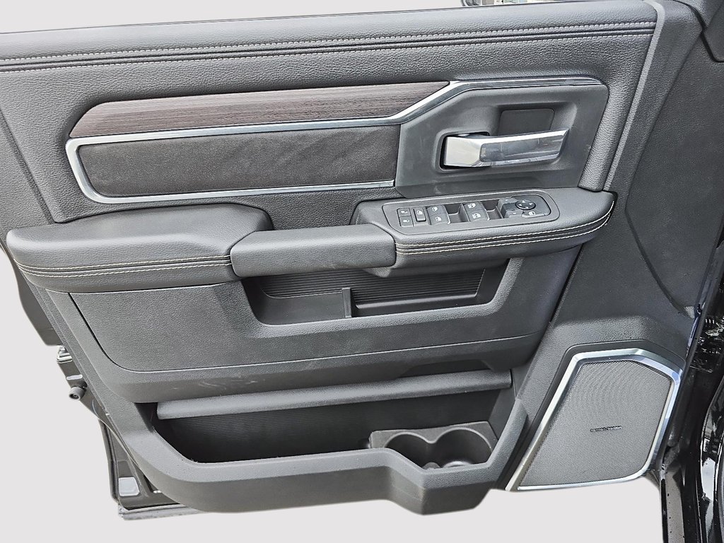 2025 Ram 5500 BIG HORN in St-Jean-Sur-Richelieu, Quebec - 12 - w1024h768px