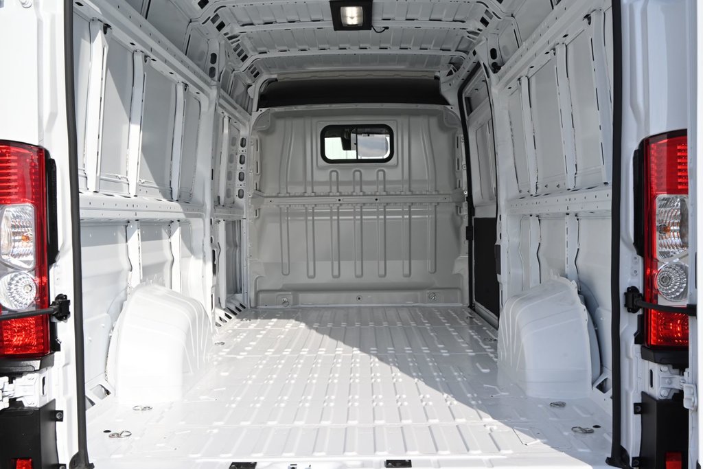 2025 Ram PROMASTER CARGO VAN 3500 TRADESMAN W/ PASS SEAT in St-Jean-Sur-Richelieu, Quebec - 9 - w1024h768px