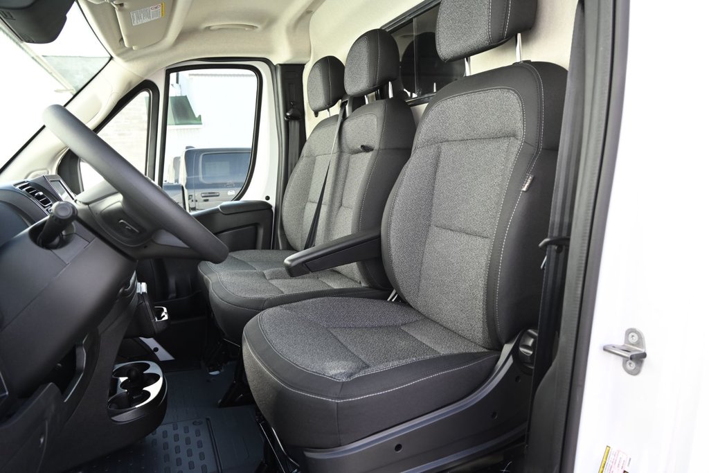 2025 Ram PROMASTER CARGO VAN 3500 TRADESMAN W/ PASS SEAT in St-Jean-Sur-Richelieu, Quebec - 12 - w1024h768px