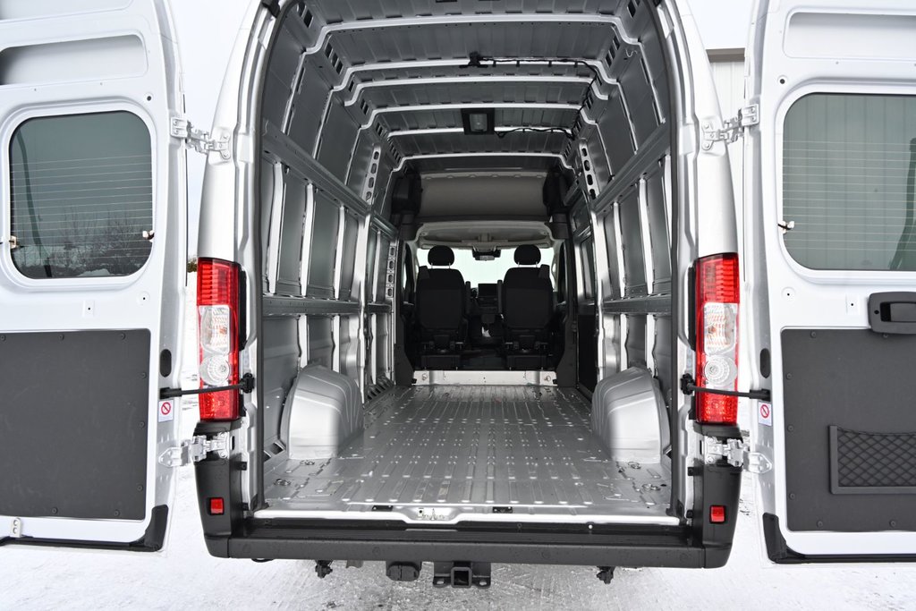 2025 Ram PROMASTER CARGO VAN 3500 TRADESMAN W/ PASS SEAT in Sherbrooke, Quebec - 8 - w1024h768px