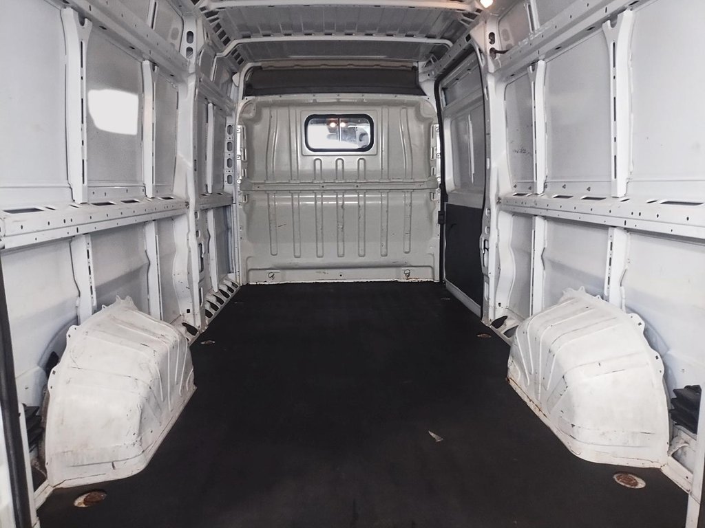 2021 Ram ProMaster Cargo Van 159 WB HIGH ROOF // 3 PLACES // VITRE ARRIÈRE in Sherbrooke, Quebec - 16 - w1024h768px