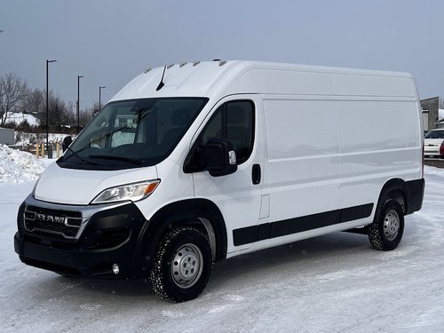 Ram ProMaster Cargo Van 2500 159'' HIGH ROOF // CARPLAY & ANDROID AUTO 2023 à Saint-Hyacinthe, Québec - 1 - w1024h768px