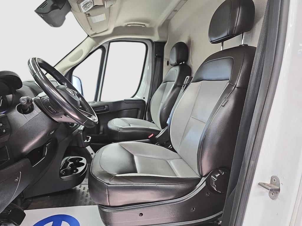 2023 Ram ProMaster Cargo Van 2500 159'' HIGH ROOF // CARPLAY & ANDROID AUTO in Sherbrooke, Quebec - 9 - w1024h768px