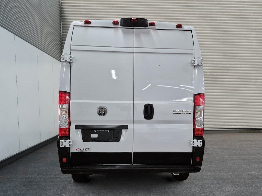 2025 Ram ProMaster Cargo Van TRADESMAN // 2500 // HIGH ROOF in Sherbrooke, Quebec - 3 - w1024h768px