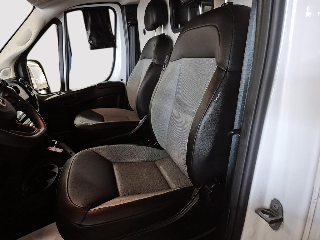 2025 Ram ProMaster Cargo Van TRADESMAN // 2500 // HIGH ROOF in Sherbrooke, Quebec - 9 - w1024h768px