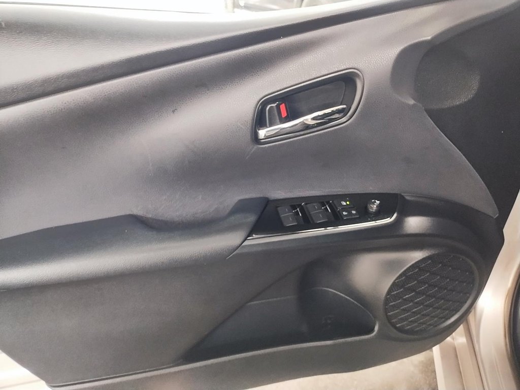 2020 Toyota PRIUS PRIME Hybrid Branchable in Sherbrooke, Quebec - 11 - w1024h768px