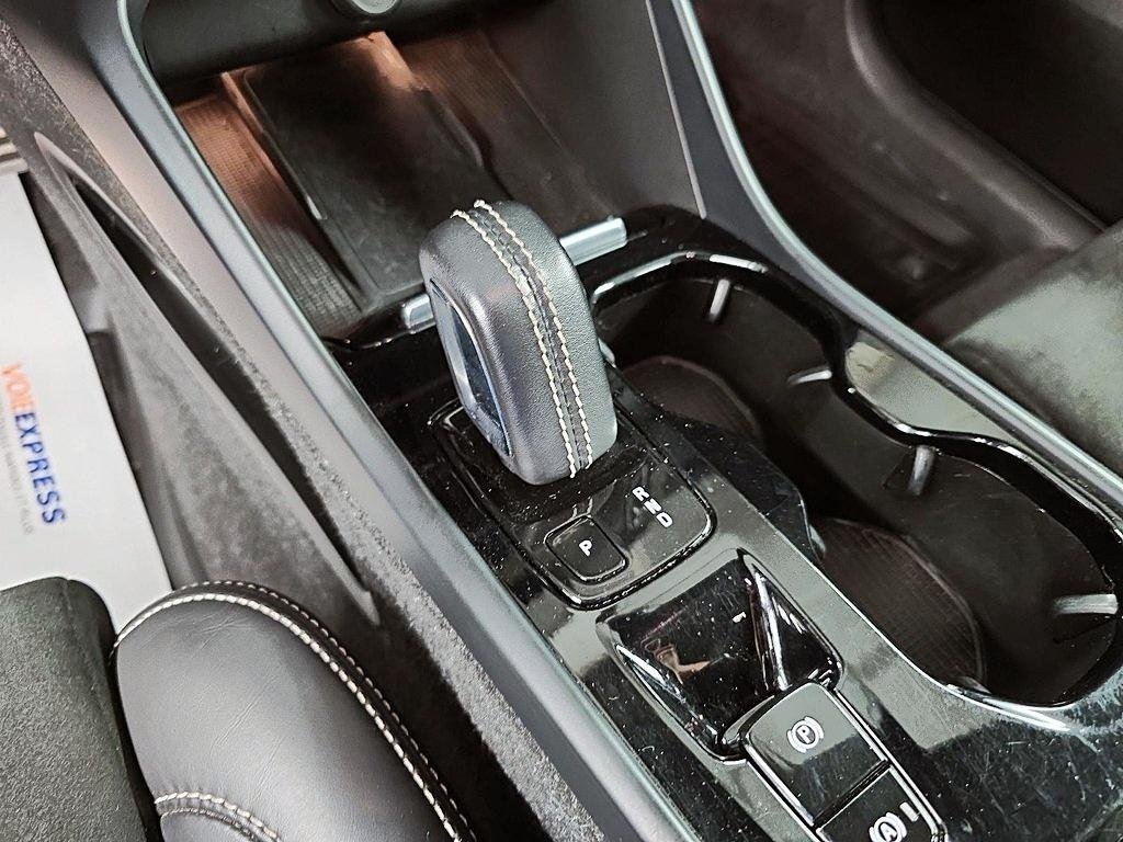 2022 Volvo XC40 R-DESING T5 AWD // TOIT PANORAMIQUE in Sherbrooke, Quebec - 15 - w1024h768px