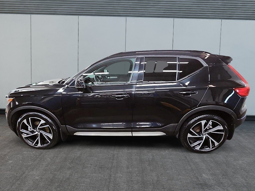 2022 Volvo XC40 R-DESING T5 AWD // TOIT PANORAMIQUE in Sherbrooke, Quebec - 5 - w1024h768px