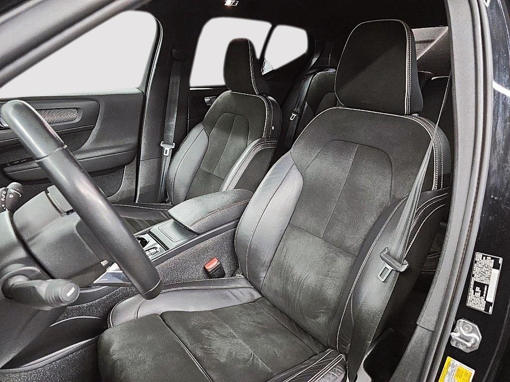 2022 Volvo XC40 R-DESING T5 AWD // TOIT PANORAMIQUE in Sherbrooke, Quebec - 9 - w1024h768px