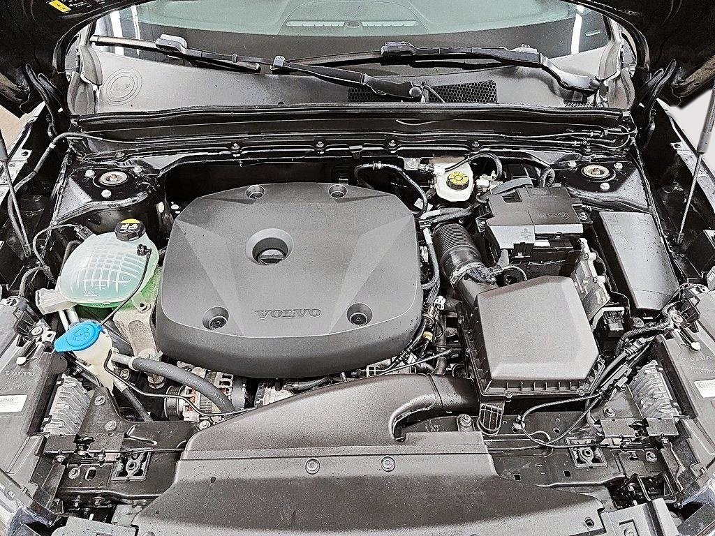 2022 Volvo XC40 R-DESING T5 AWD // TOIT PANORAMIQUE in Sherbrooke, Quebec - 8 - w1024h768px