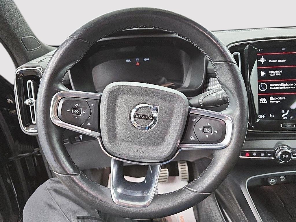 2022 Volvo XC40 R-DESING T5 AWD // TOIT PANORAMIQUE in Sherbrooke, Quebec - 12 - w1024h768px