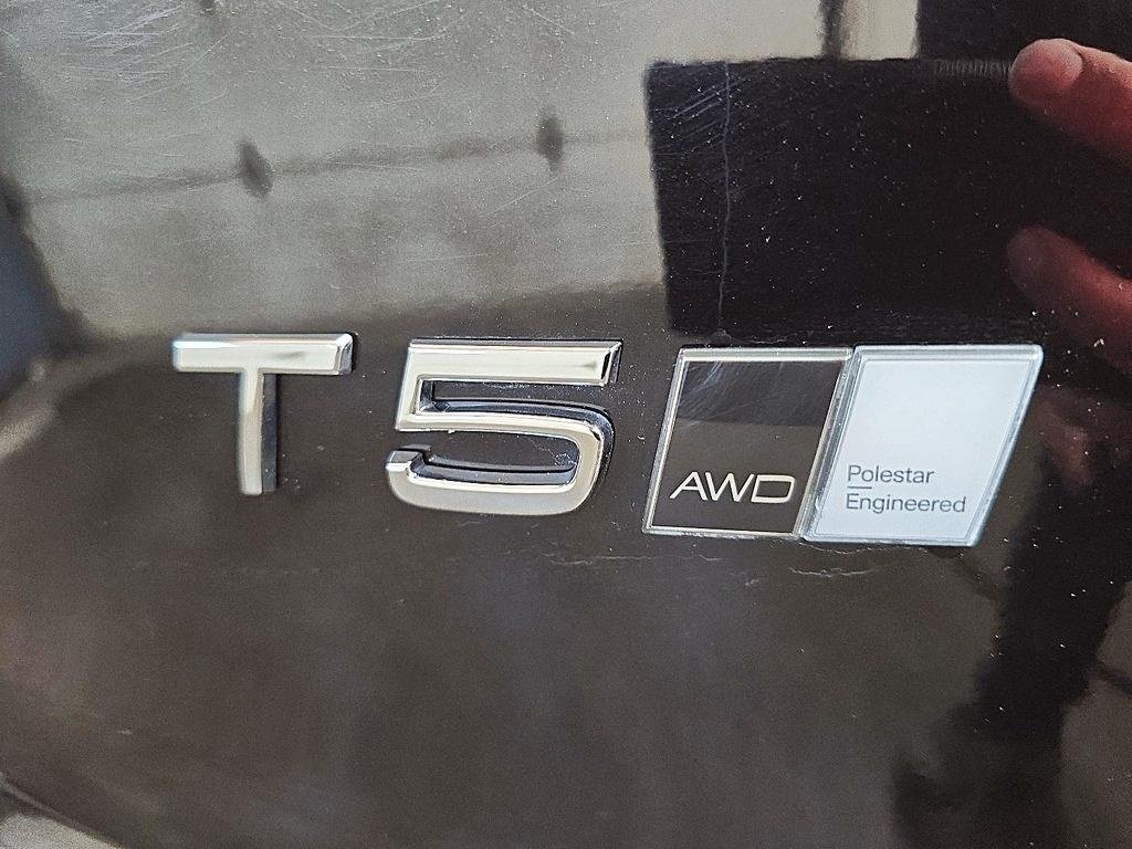 2022 Volvo XC40 R-DESING T5 AWD // TOIT PANORAMIQUE in Sherbrooke, Quebec - 16 - w1024h768px