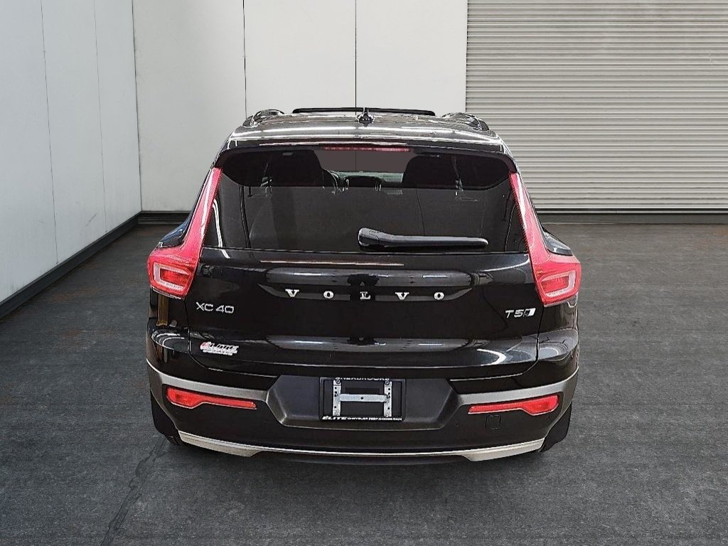 2022 Volvo XC40 R-DESING T5 AWD // TOIT PANORAMIQUE in Sherbrooke, Quebec - 3 - w1024h768px
