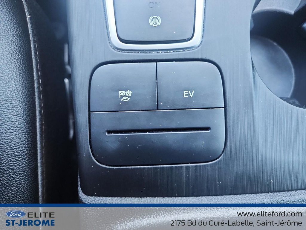 Ford Escape SEL Plug-In Hybrid , SIEGES ET VOLANT CHAUFFANTS, 2022 à Charlemagne, Québec - 16 - w1024h768px