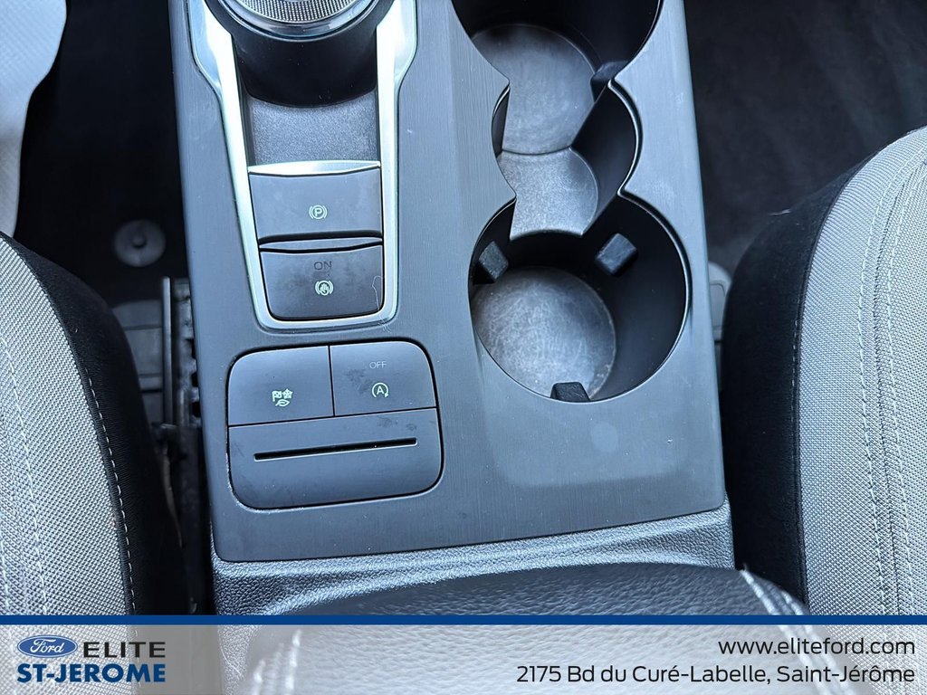 2022 Ford Escape SE , AWD, SIGES CHAUFFANTS, ANGLES MORTS, APPLE CA in Charlemagne, Quebec - 17 - w1024h768px